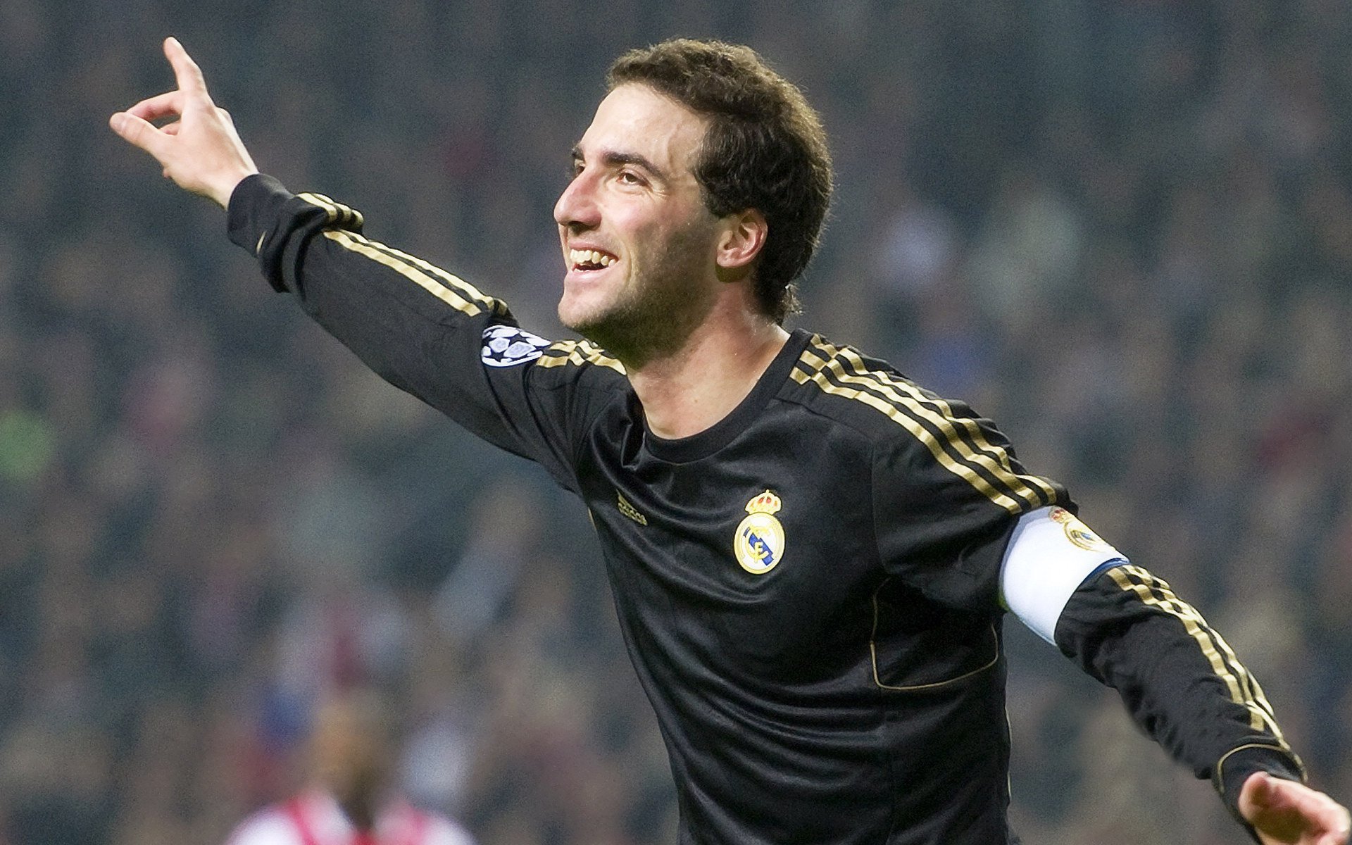 爱游戏app安装-中超联赛中国足球夺冠 历史回顾令人振奋，中超冠军历史